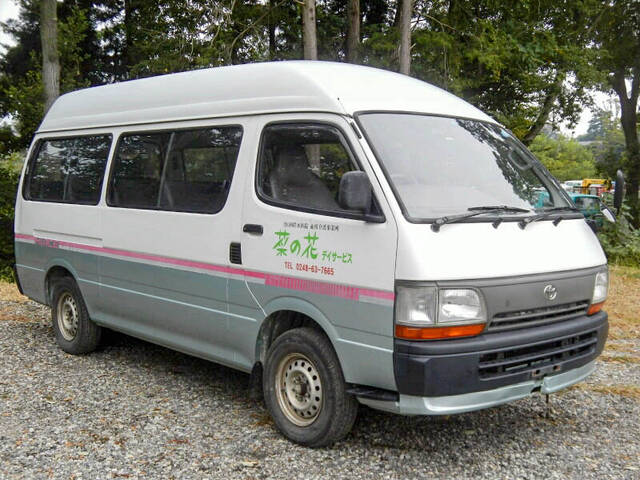 TOYOTA HIACE COMMUTER