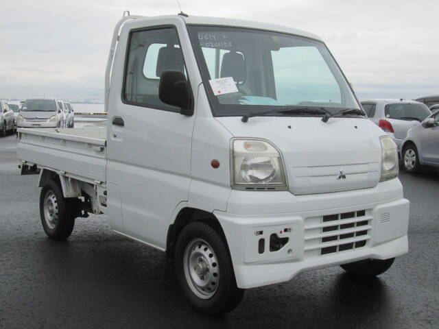 Mitsubishi minicab truck