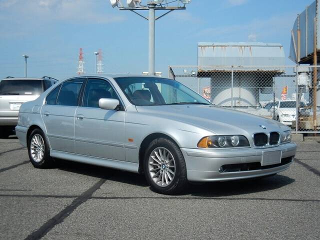 BMW 525i (5 SERIES)