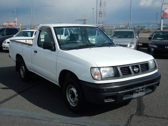 NISSAN DATSUN TRUCK (NAVARA) DX
