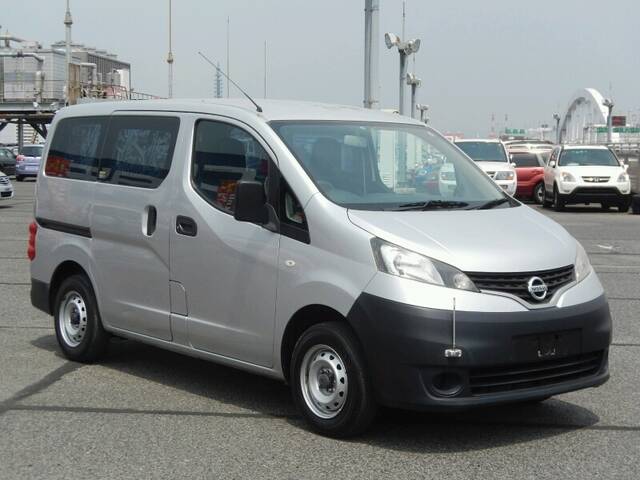 2009 nissan nv200