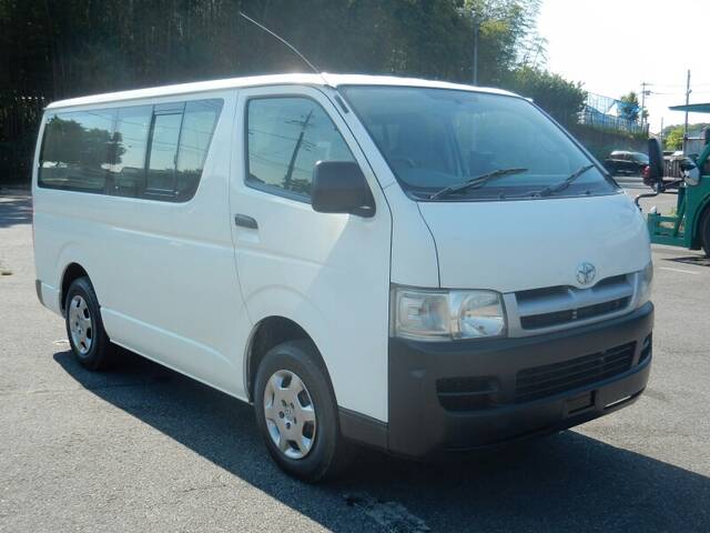 hiace 9 seater