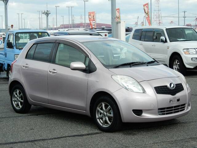 TOYOTA VITZ (YARIS) F