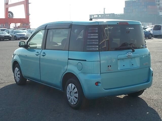 2004 Toyota Sienta Compact 7 Seater Easy To Drive Fuel Efficient Ref No 0100029525 Used Cars For Sale Picknbuy24 Com