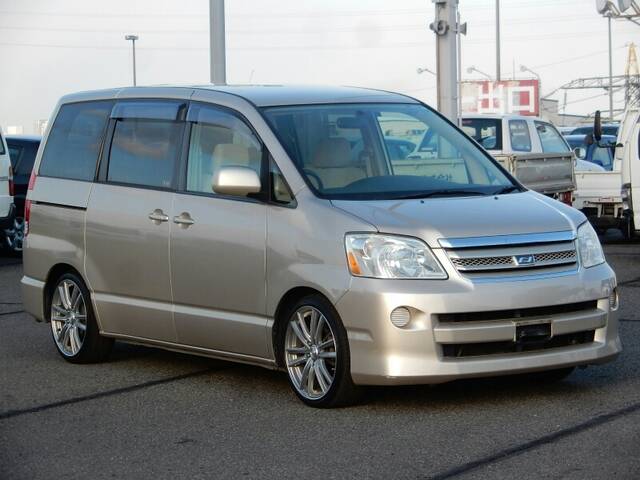 2005 Toyota Noah Everyone S Favouirte People Mover Ref No