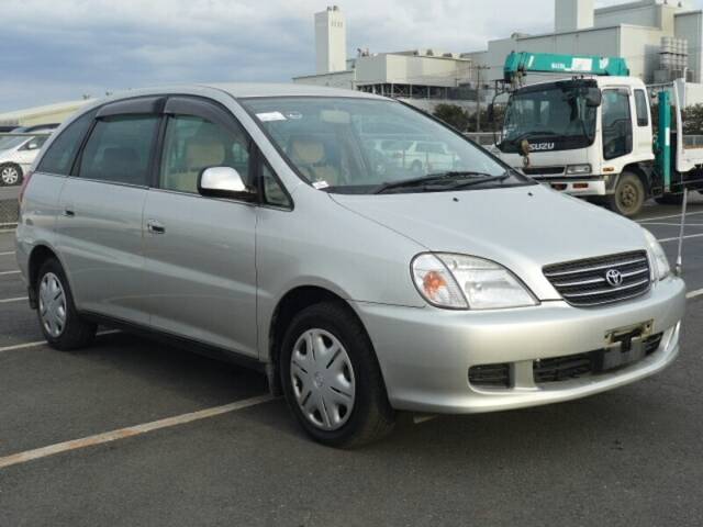 2000 toyota nadia