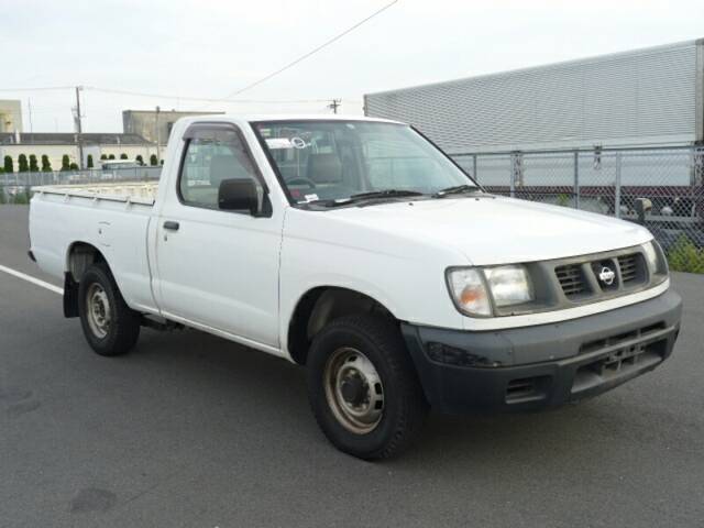NISSAN DATSUN TRUCK (NAVARA) DX