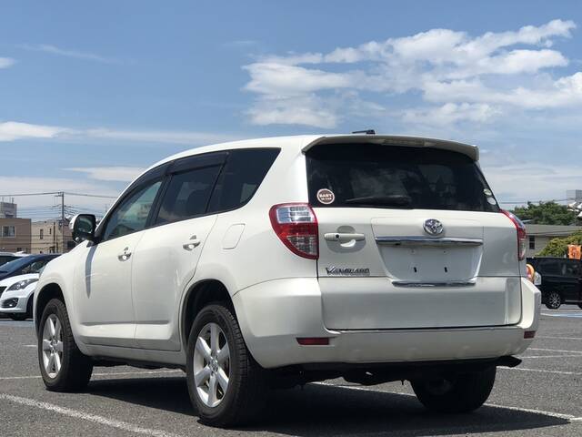 2008 Toyota Vanguard Suv With A Wide Interior And Cool Outlook