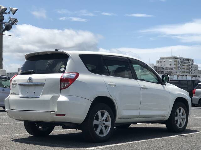 2008 Toyota Vanguard Suv With A Wide Interior And Cool Outlook