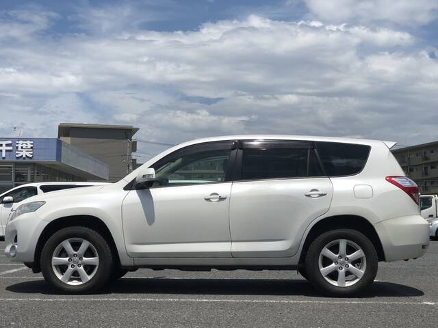 2008 Toyota Vanguard Suv With A Wide Interior And Cool