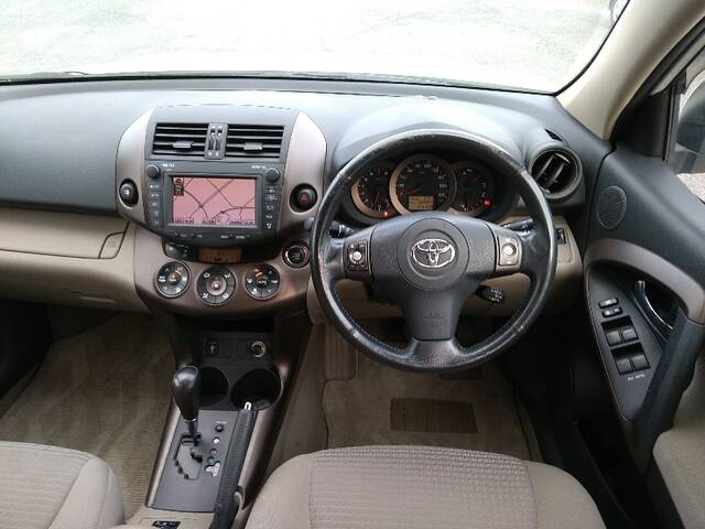 2008 Toyota Vanguard Suv With A Wide Interior And Cool