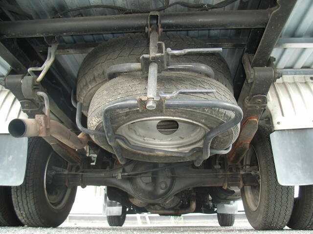 Как снять запаску на киа бонго 3