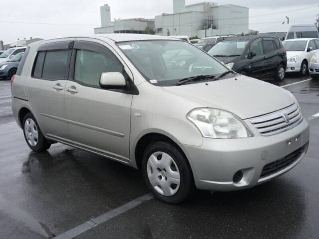 Toyota raum 2006