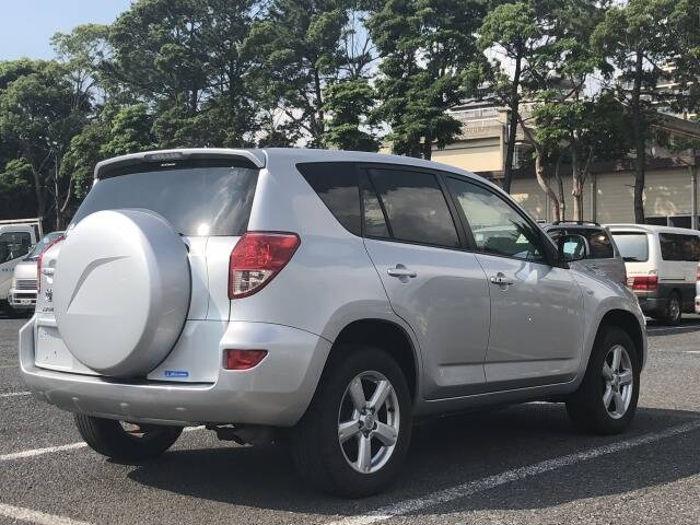 2006 Toyota Rav4 A Hard Cover Of The Back Tire Has A Feeling Of