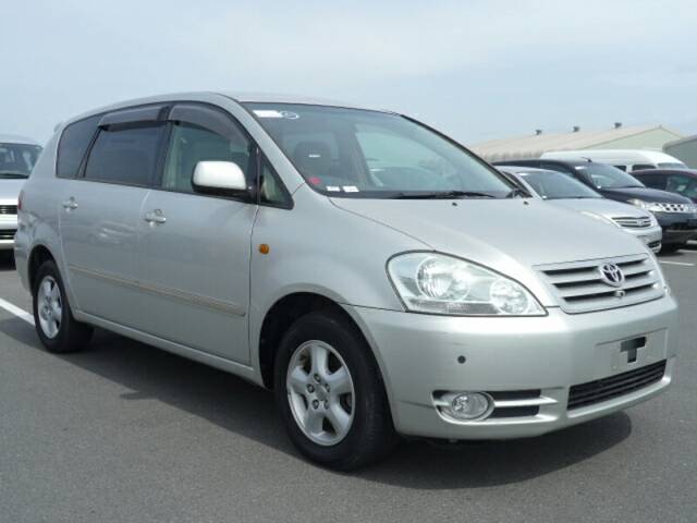 Toyota ipsum 2001 год
