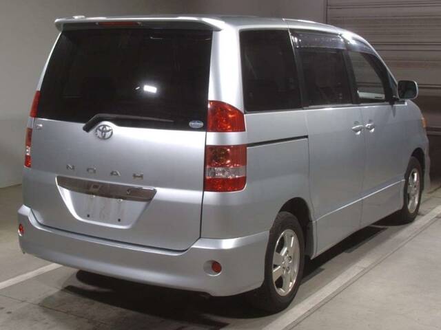 РњРёРЅРёРІСЌРЅ Toyota Noah