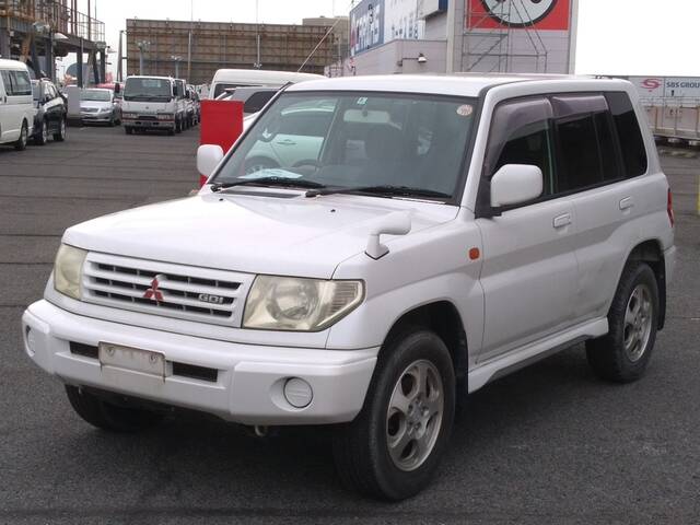 Mitsubishi pajero io 2000