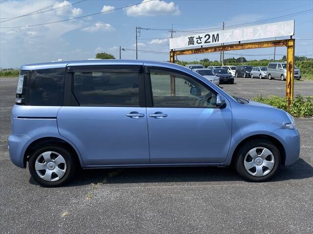 Toyota sienta 2014