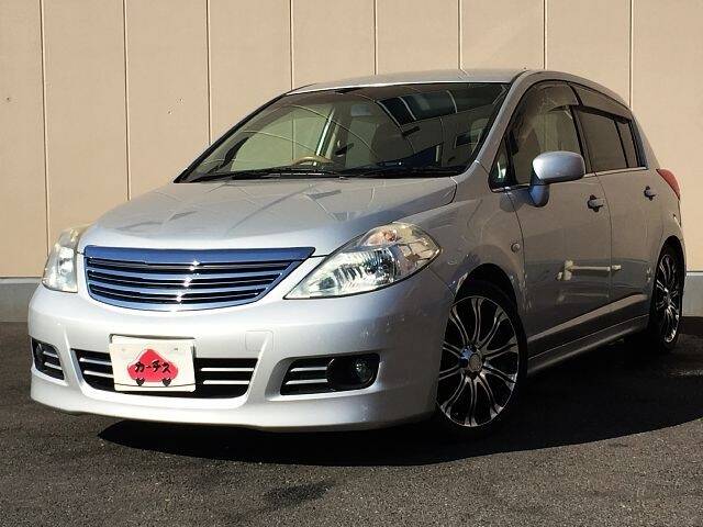 Nissan tiida axis