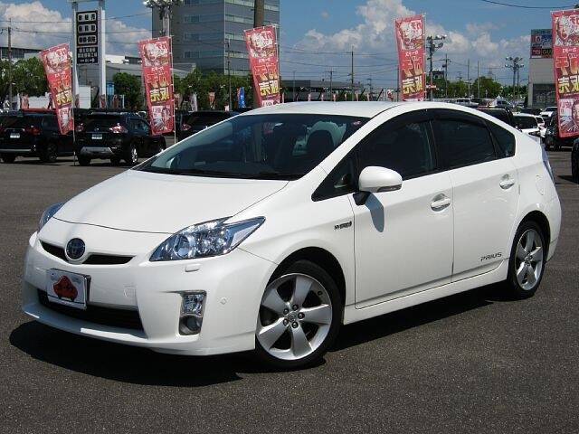 TOYOTA PRIUS