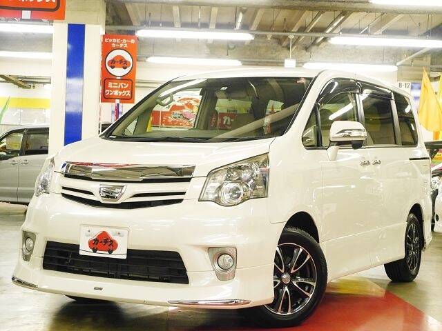 TOYOTA NOAH