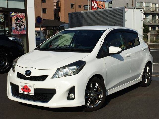 TOYOTA VITZ (YARIS)