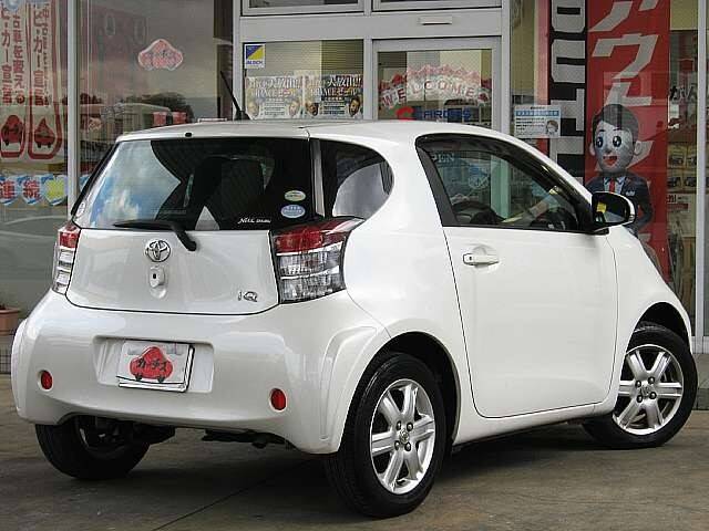 Toyota iQ 1.0 (2009) review