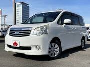 2012 TOYOTA NOAH