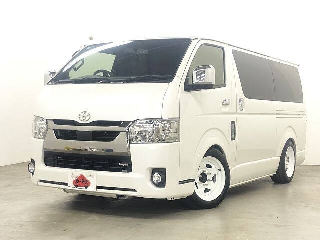 TOYOTA HIACE VAN