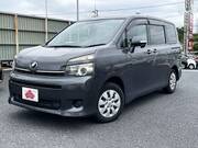 2010 TOYOTA VOXY