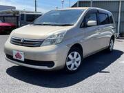 2004 TOYOTA ISIS L