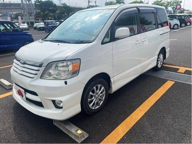 TOYOTA NOAH