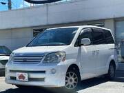 2004 TOYOTA NOAH X