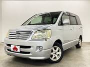 2003 TOYOTA NOAH