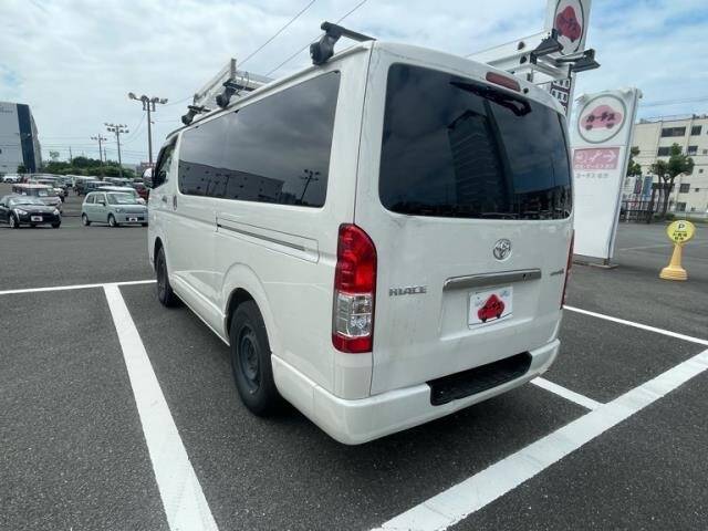 TOYOTA HIACE VAN