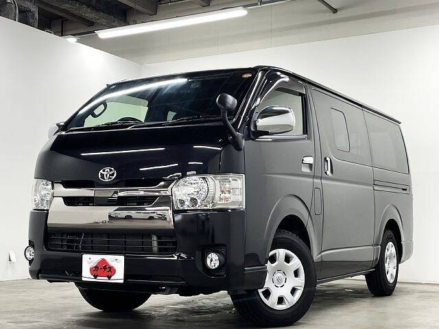 TOYOTA HIACE VAN