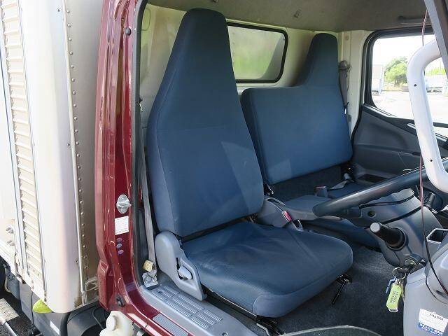 Сиденья фусо кантер. Сиденья фусо кантер. Пневмо сиденье фусо кантер. Сиденья фусо кантер. Сиденье спальник митсубиси фусо.