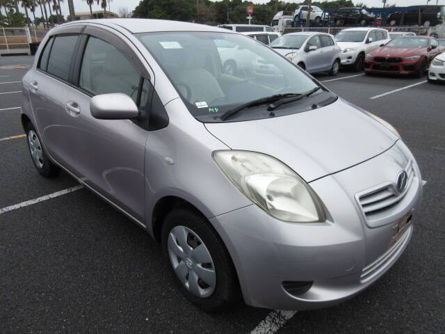 TOYOTA VITZ (YARIS) F