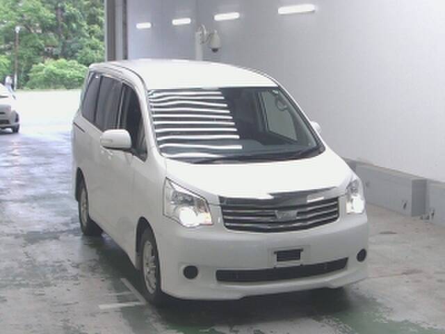 TOYOTA NOAH X SPECIAL EDITION