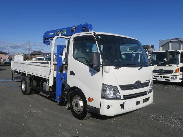 HINO DUTRO CRANE