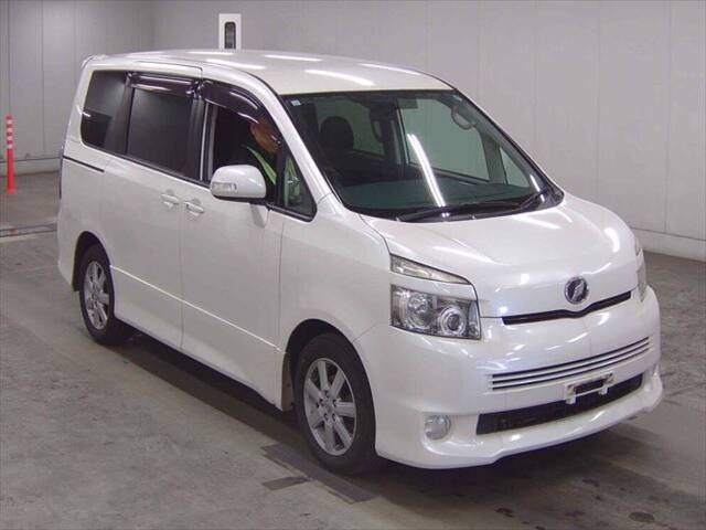 TOYOTA VOXY Z