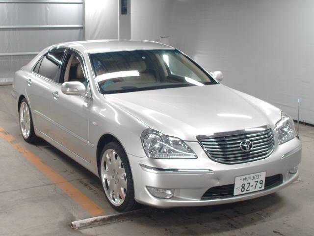 2004 toyota crown majesta