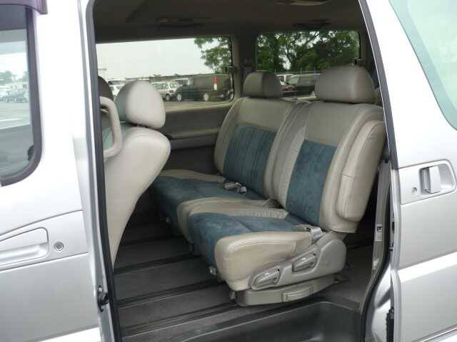 Nissan Elgrand 2000