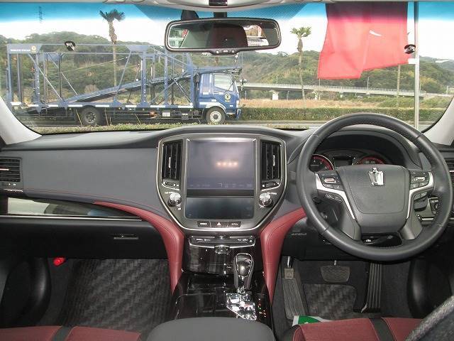 Toyota Crown athlete 2017 салон