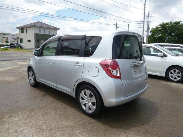 Toyota ractis 2009