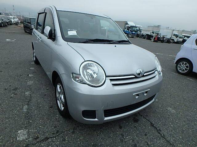 Toyota sienta 2013