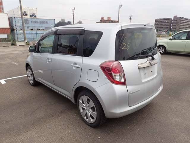 Toyota ractis 2009