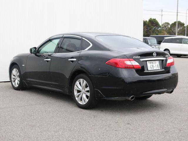 Nissan fuga 2010