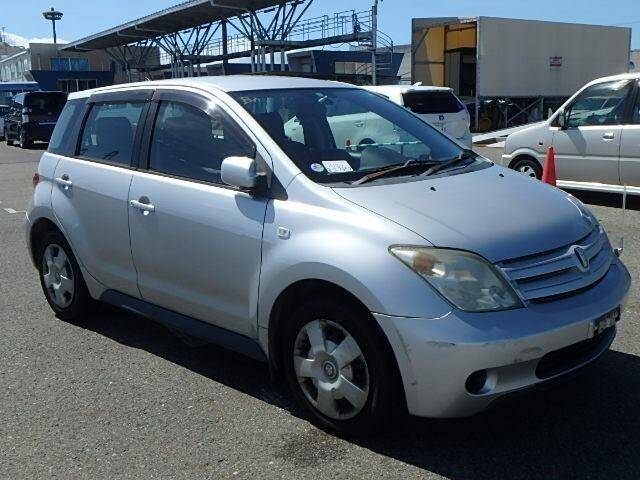 Toyota ist 2003