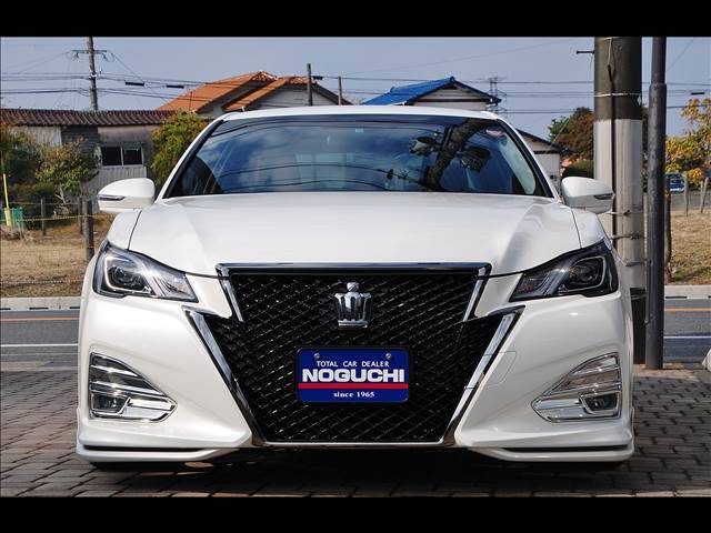 Toyota crown athlete 2015